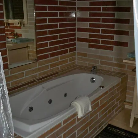 Chambres D'hotes Domaine Borie Neuve *