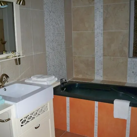 Chambres D'hotes Domaine Borie Neuve Bed & Breakfast *